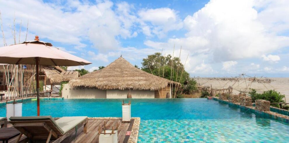 The gorgeous beachfront swimming pool and thatched lounge structures at Sri Pakpra Boutique Resort in Patthalung.