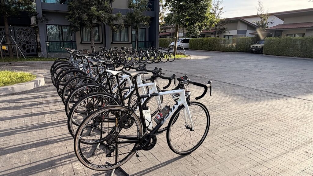 Fahrräder bereit für eine Gruppen-Radtour in Thailand