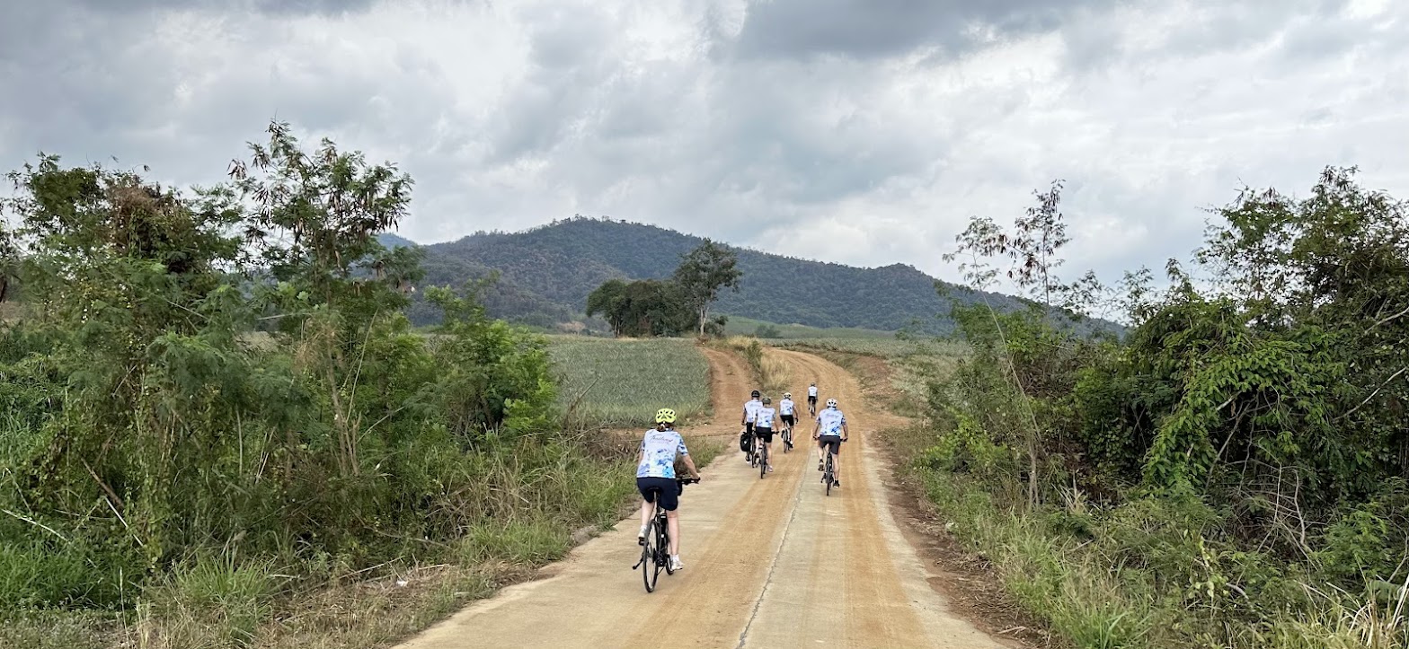 Schotterhügel-Bergtour mit Thailand-Radtouren-Abenteuer-Radurlaub